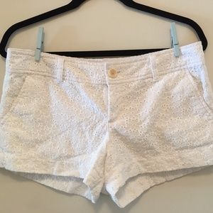 Lilly Pulitzer Walsh Short in White Daisy Eyelet